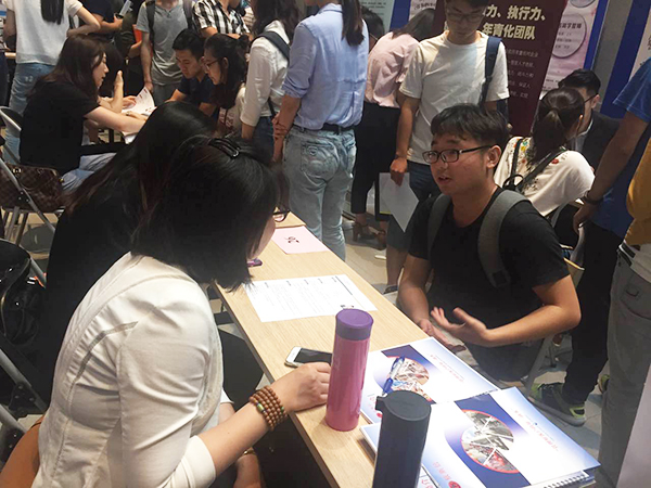 九游会·J9-官方网环保HR团队参加苏州科技大学商学院招聘会