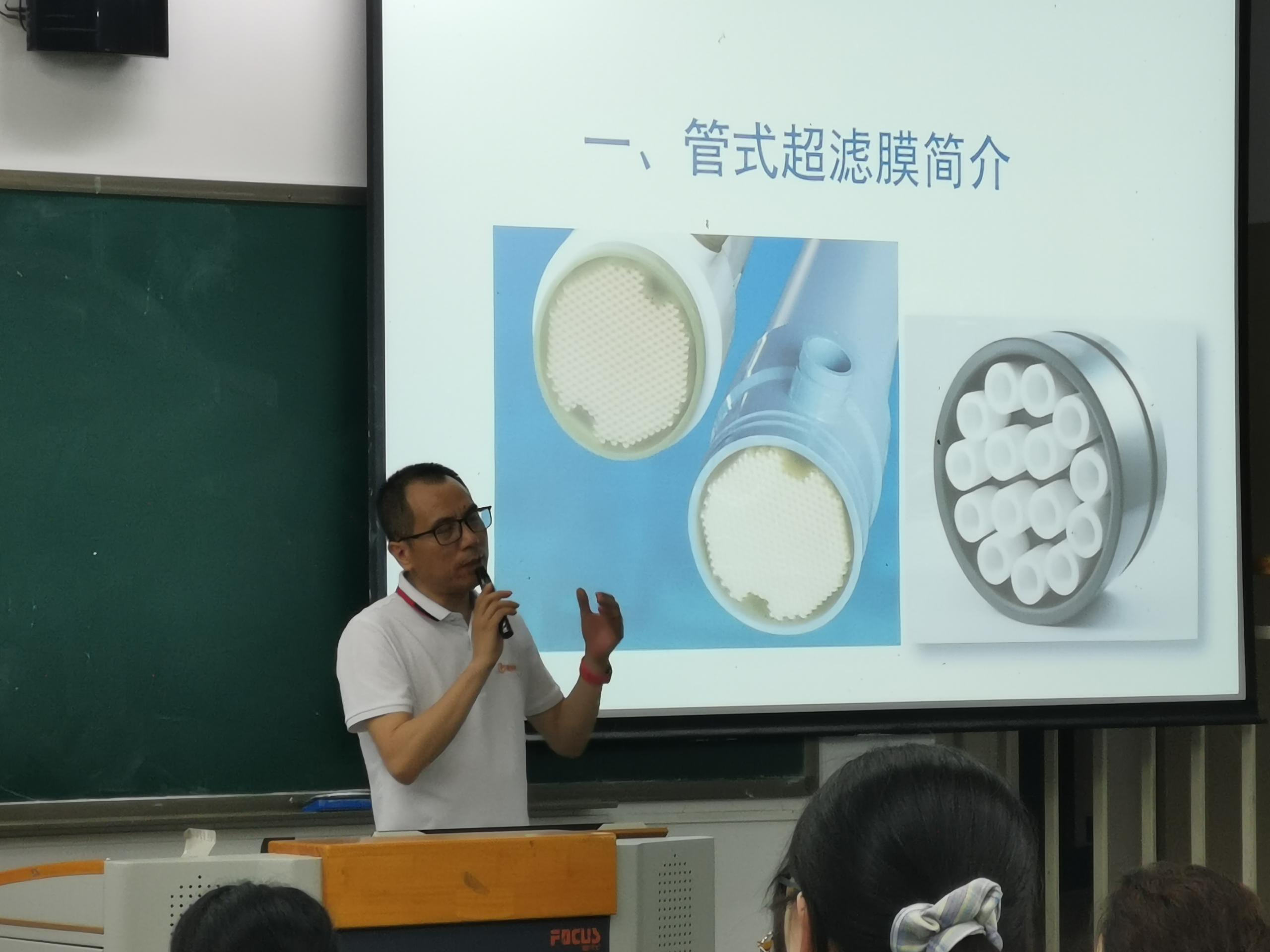 校企合作不断线  企业课堂不停学 | 重庆九游会·J9-官方网走进重庆工商大学