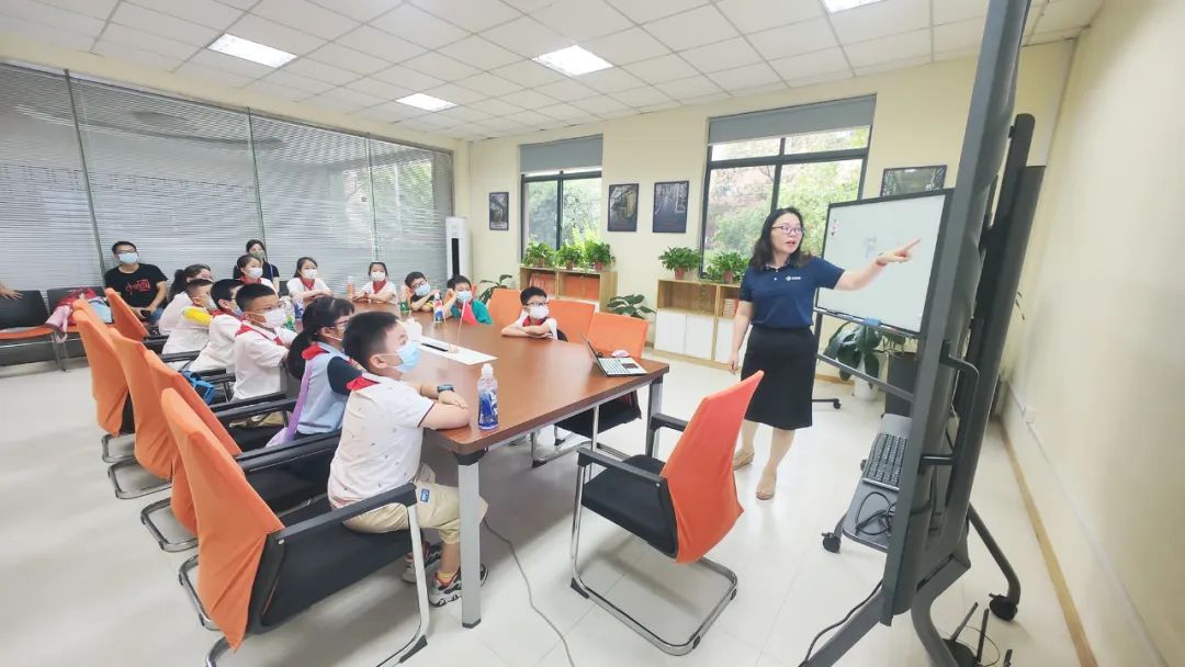 带城小学红领巾假日小队走进九游会·J9-官方网环保，开展校外实践学习活动